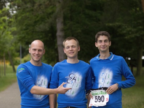 Gewinnen den 2. Platz in der Staffelwertung beim 10. Merck Heinerman: Das Team TTD - Eiskalt ohne Gnade: Axel Sielaff, Felix Crößmann und Axel Dietrich (v.l.)